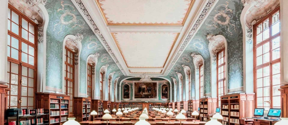 La Bibliothèque de la Sorbonne es una biblioteca interuniversitaria en París, Francia. Está situado en el edificio de la Sorbona. Es una institución medieval de la Sorbona, que evolucionó a lo largo de los siglos como parte de la Universidad de París.