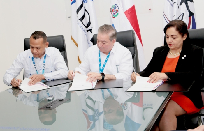 IDAC y ENALAS formalizan acuerdo de capacitación para afianzar seguridad operacional en sector aeronáutico